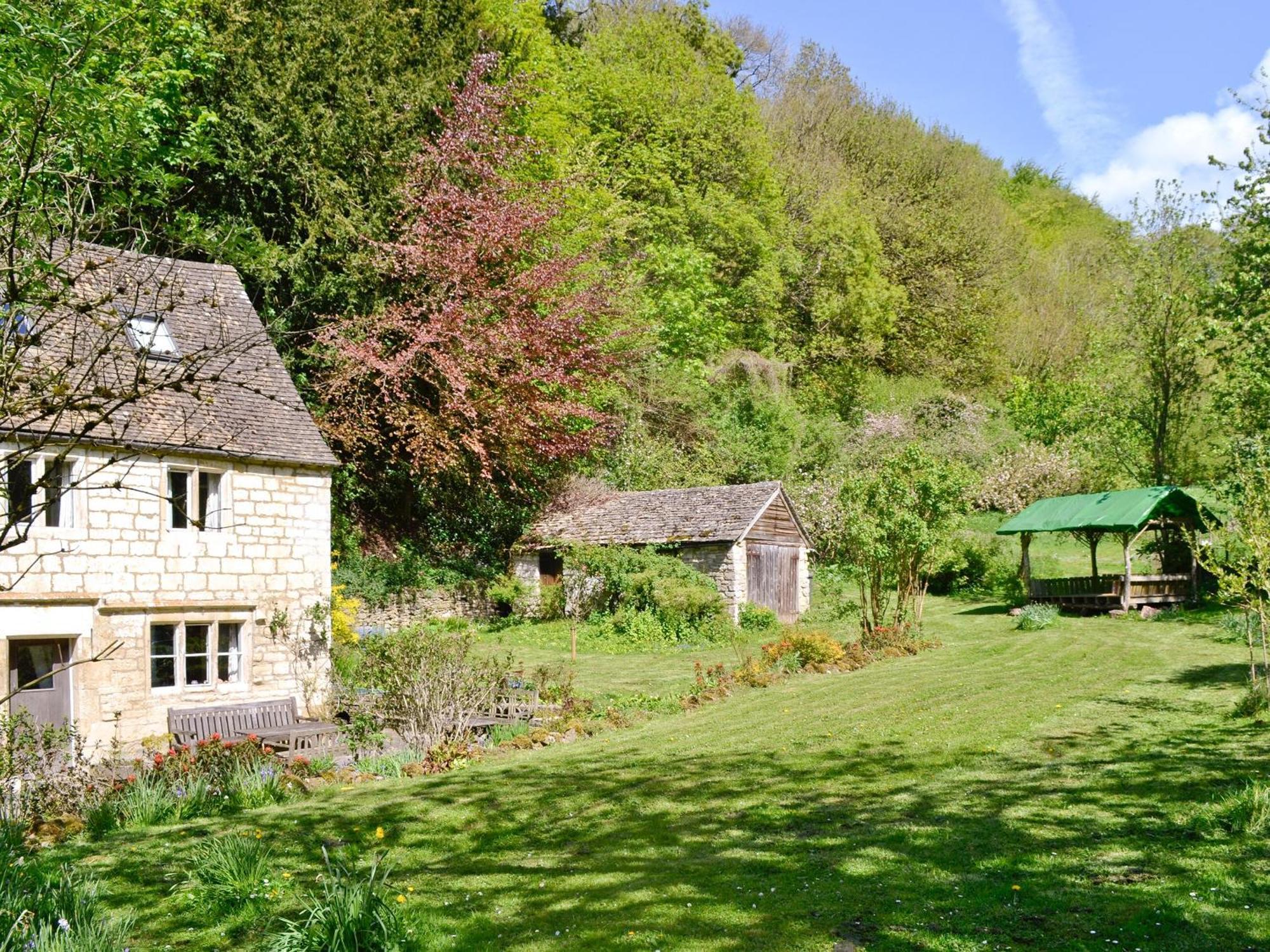 Driftcombe Farmhouse Bisley  ภายนอก รูปภาพ